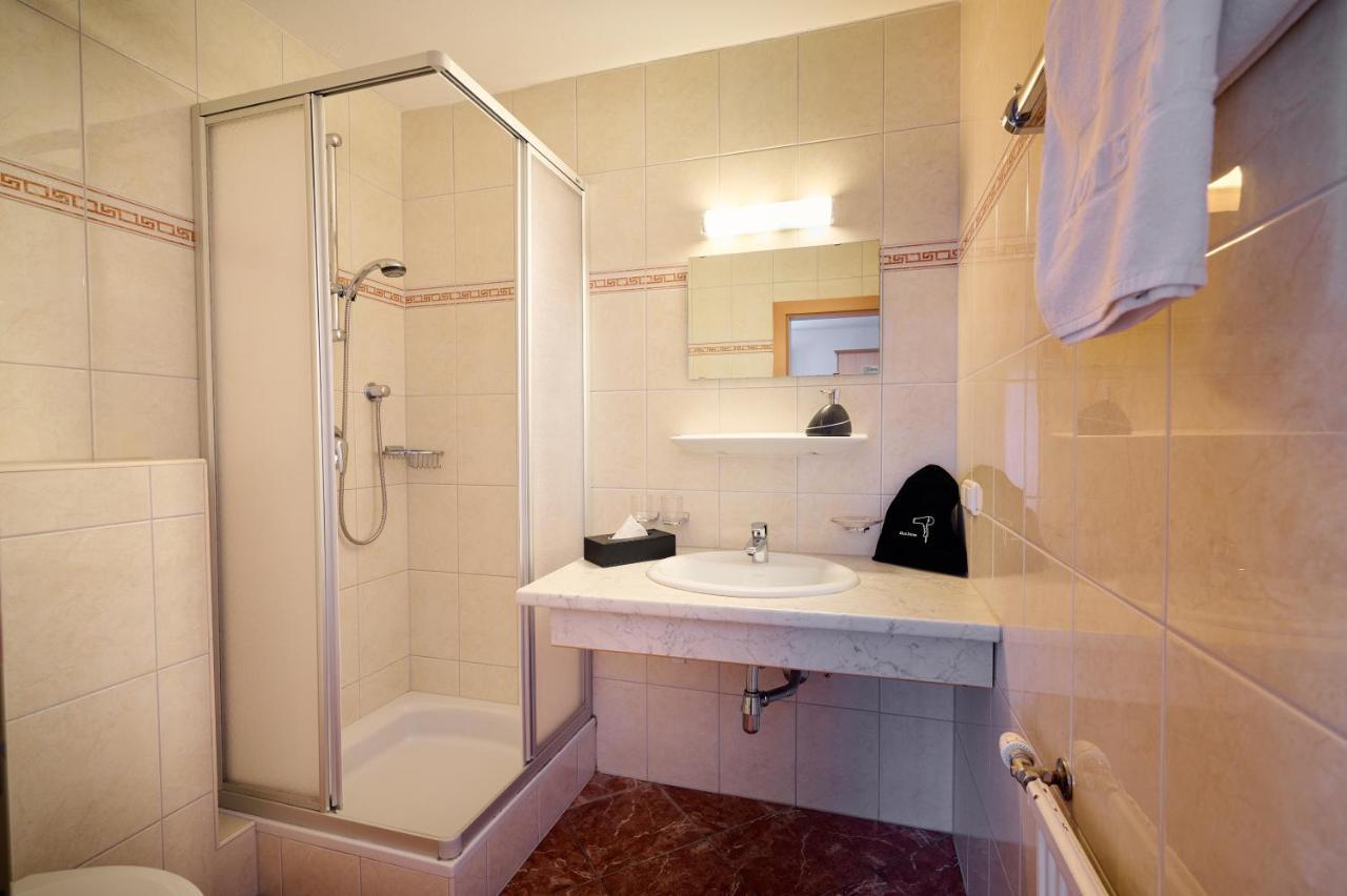 Alpendorf Hotel Stern سانكت يوهان ايم بونغ المظهر الخارجي الصورة